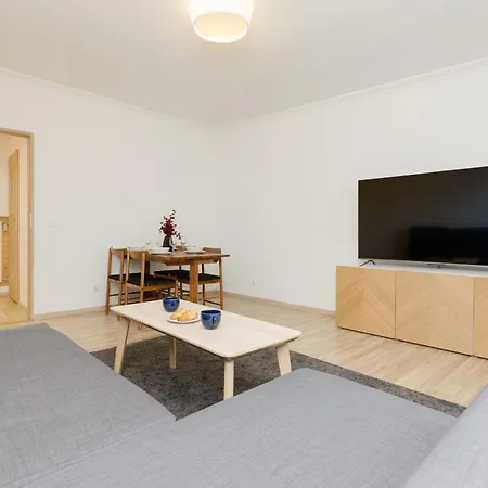 Modern Two-bedroom By Renters 华沙