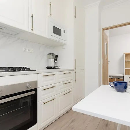 Apartman Modern Two-bedroom By Renters Varsó