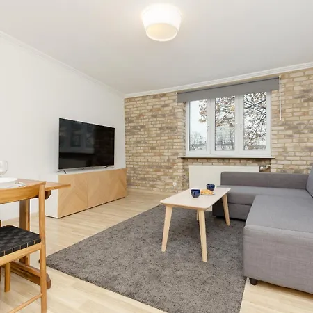Modern Two-bedroom By Renters Apartman Varsó