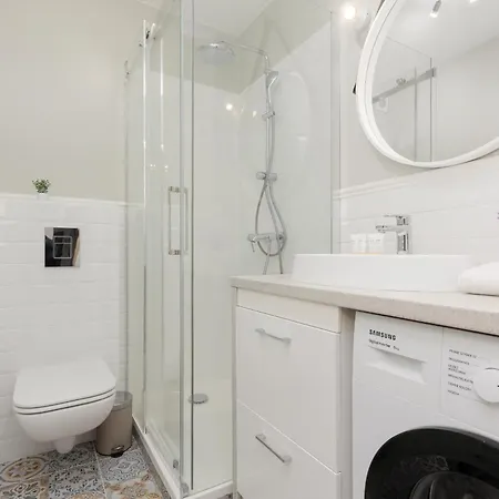 Modern Two-bedroom By Renters *
